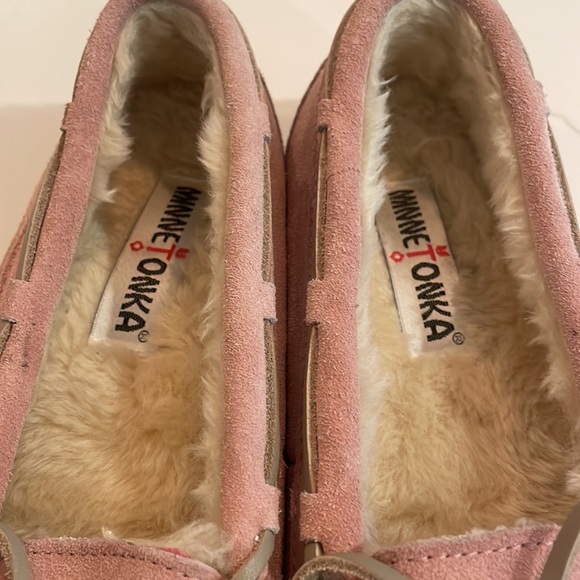 NWOT Minnetonka slippers - Picture 4 of 5